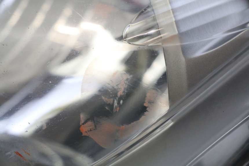 photo de FANALE ANTERIORE YAMAHA YP MAJESTY 400 (2004 - 2008) - Altra vista dell'articolo