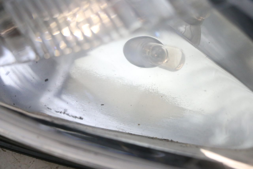 photo de FANALE ANTERIORE YAMAHA YP MAJESTY 125 (2002 - 2006) - Zoom sullo stato d'uso