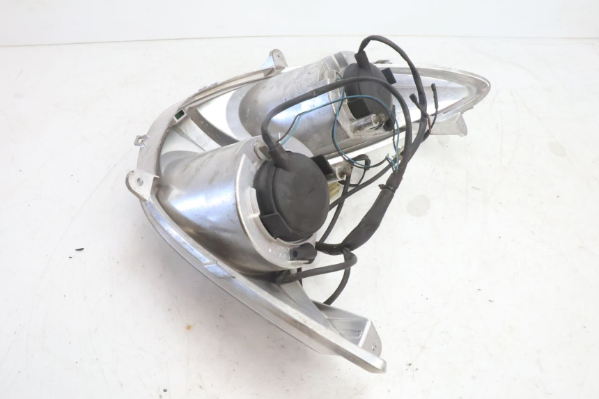 photo de FANALE ANTERIORE YAMAHA YP MAJESTY 125 (2007 - 2010) - Dettagli dei punti di fissaggio