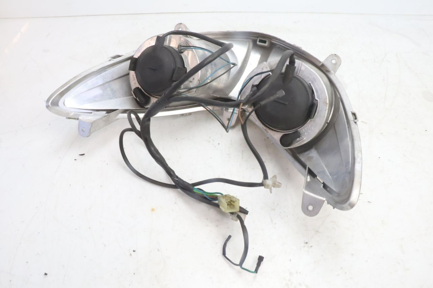 photo de FANALE ANTERIORE YAMAHA YP MAJESTY 125 (2007 - 2010) - Stato della superficie e materiale