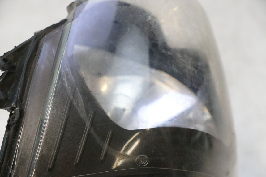 photo de FANALE ANTERIORE PIAGGIO ZIP 4T 50 (2018 - 2020) - Primo piano tecnico
