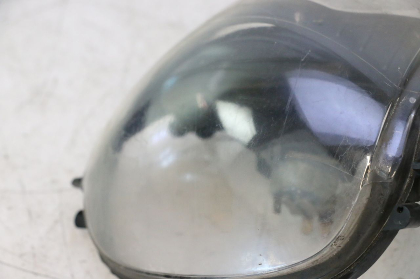 photo de FANALE ANTERIORE PIAGGIO ZIP 4T 50 (2018 - 2020) - Stato della superficie e materiale