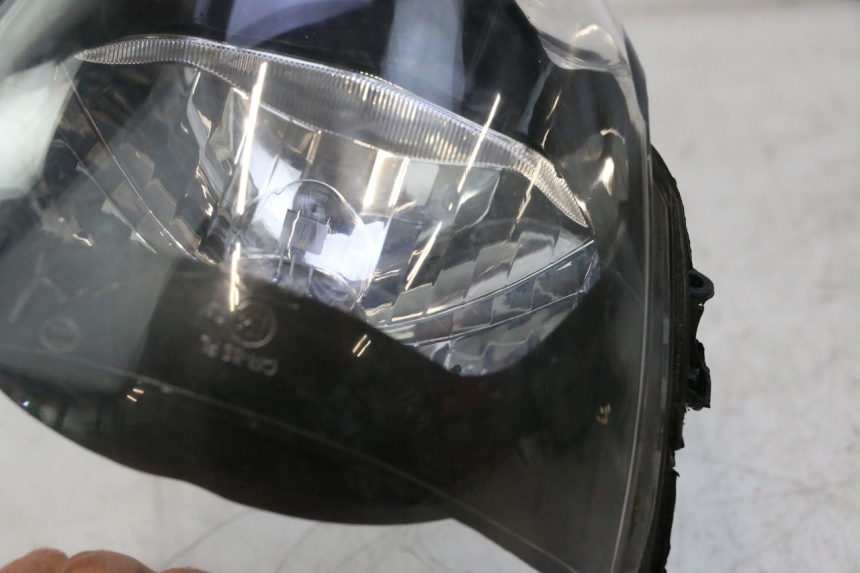 photo de FARO ANTERIORE PIAGGIO ZIP IGET 4T 50 (2021 - 2023) - Stato della superficie e materiale