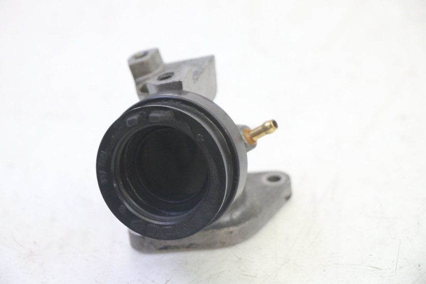 photo de COLLETTORE DI ASPIRAZIONE SUZUKI BURGMAN 125 (2007 - 2014) - Altra angolazione