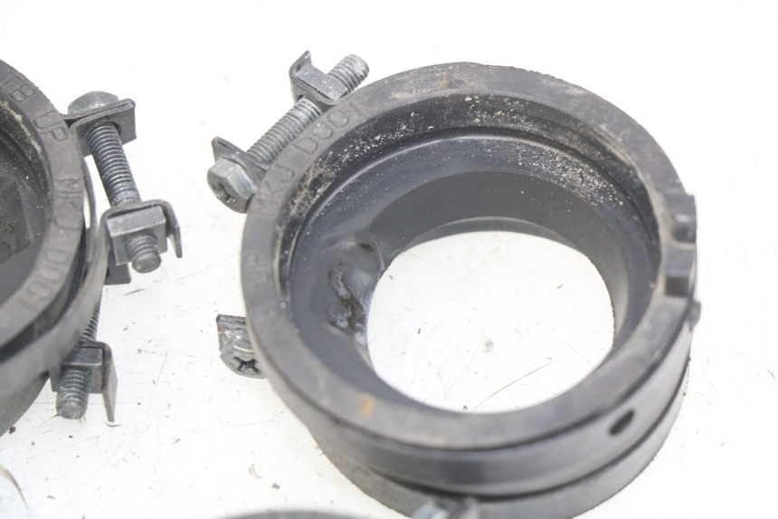 photo de COLLETTORE DI ASPIRAZIONE HONDA CB R 1000 (2018 - 2023) - Primo piano tecnico