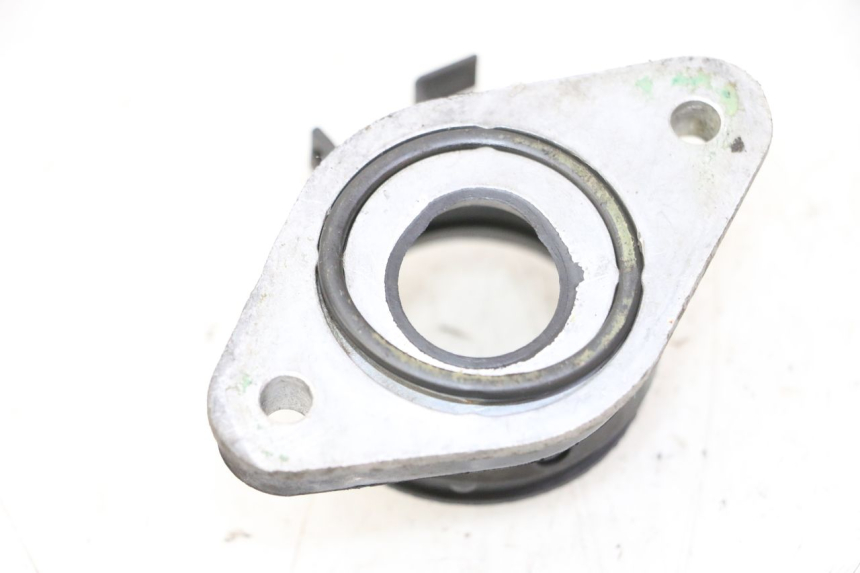 photo de COLLETTORE ASPIRAZIONE HONDA CBF 125 (2009 - 2015) - Altra angolazione