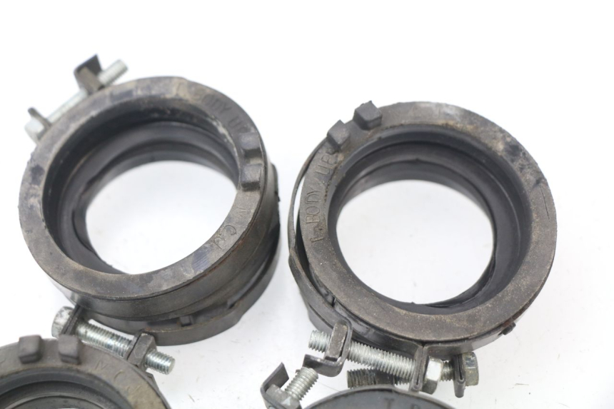 photo de TUBO DI AMMISSIONE HONDA CBR 929 RR FIREBLADE 900 (2000 - 2001) - Primo piano tecnico