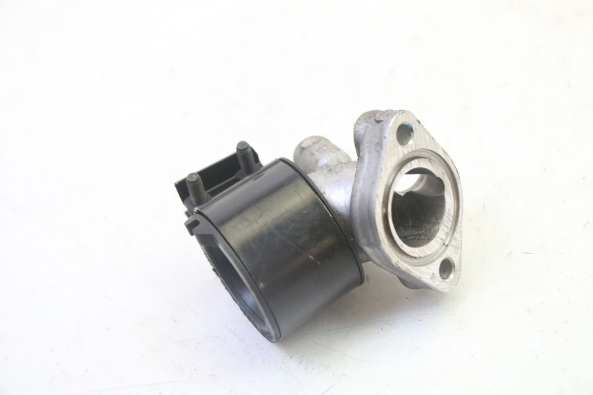 photo de TUBO DI ASPIRAZIONE HONDA FES S-WING SWING ABS 125 (2007 - 2015) - Primo piano tecnico