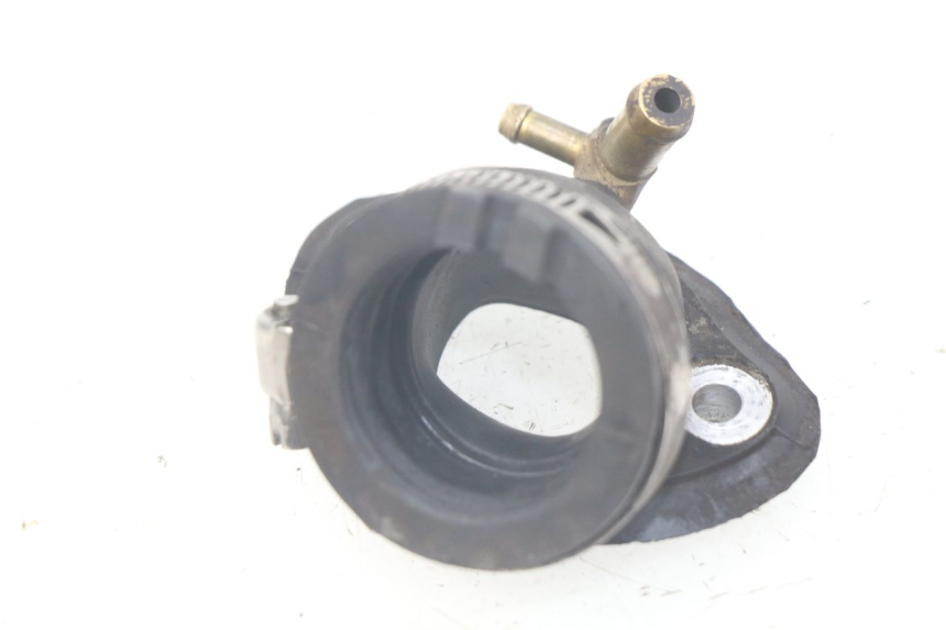 photo de COLLETTORE ASPIRAZIONE PIAGGIO FLY 125 (2005 - 2012) - Dettagli dei punti di fissaggio