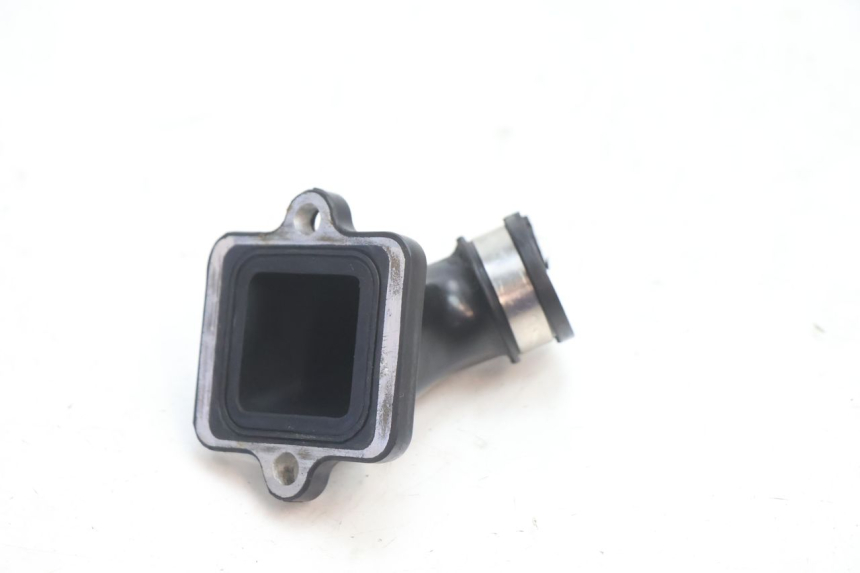 photo de COLLETTORE DI ASPIRAZIONE PEUGEOT KISBEE 2T 50 (2010 - 2017) - Altra angolazione