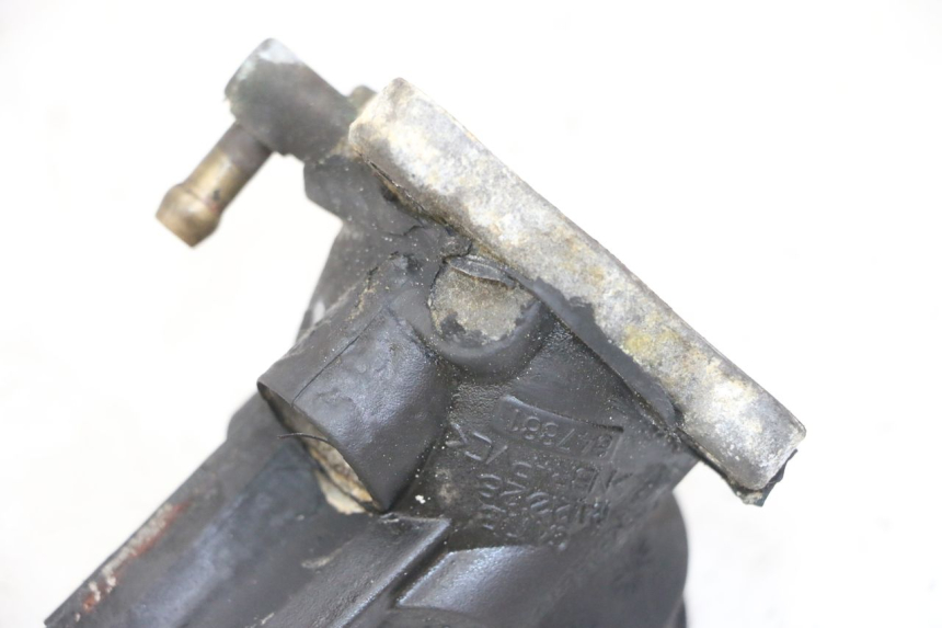 photo de COLLETTORE ASPIRAZIONE PIAGGIO MP3 LT 300 (2010 - 2016) - Dettagli dei punti di fissaggio