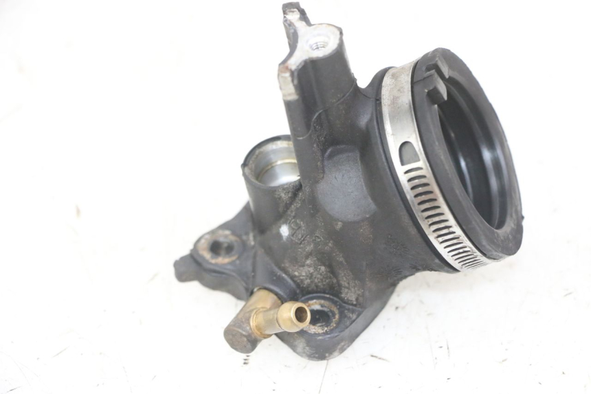 photo de COLLETTORE ASPIRAZIONE PIAGGIO MP3 LT 300 (2010 - 2016) - Altra angolazione