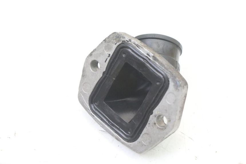 photo de COLLETTORE ASPIRAZIONE PIAGGIO VESPA S 2T 50 (2007 - 2014) - Altra angolazione