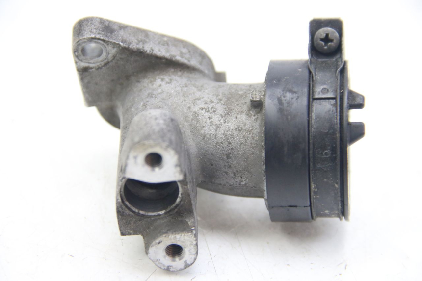photo de COLLETTORE DI ASPIRAZIONE SUZUKI SIXTEEN 125 (2008 - 2010) - Dettaglio del componente