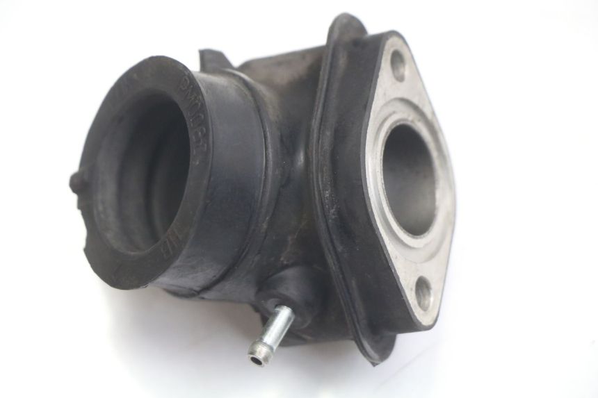 photo de COLLETTORE ASPIRAZIONE PEUGEOT VIVACITY 125 (2010 - 2017) - Primo piano tecnico