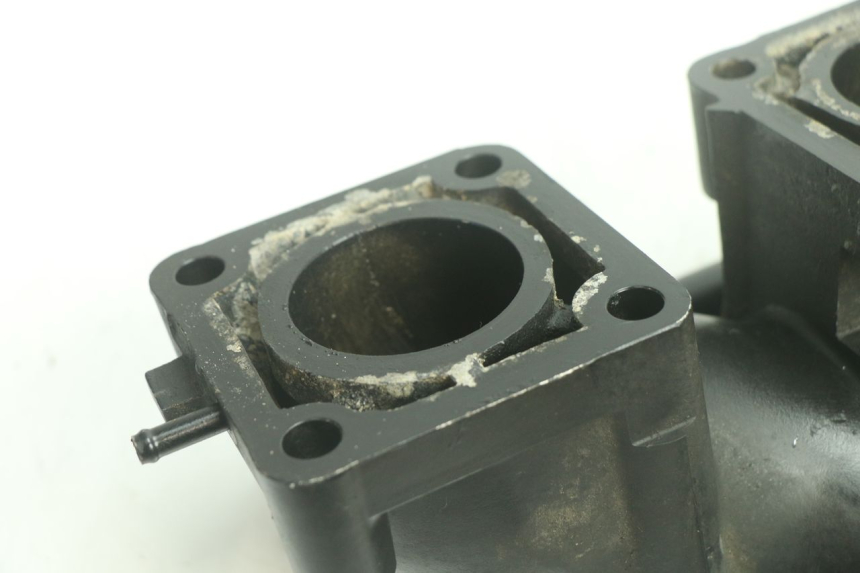 photo de COLLETTORE ASPIRAZIONE YAMAHA WAVE RUNNER GP R 1200 (2000 - 2003) - Primo piano tecnico