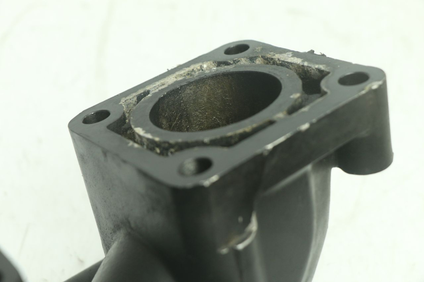 photo de COLLETTORE ASPIRAZIONE YAMAHA WAVE RUNNER GP R 1200 (2000 - 2003) - Dettagli dei punti di fissaggio