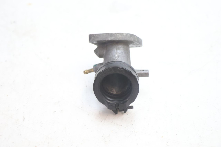 photo de COLLETTORE DI ASPIRAZIONE YAMAHA XMAX X-MAX 125 (2006 - 2009) - Dettagli dei punti di fissaggio