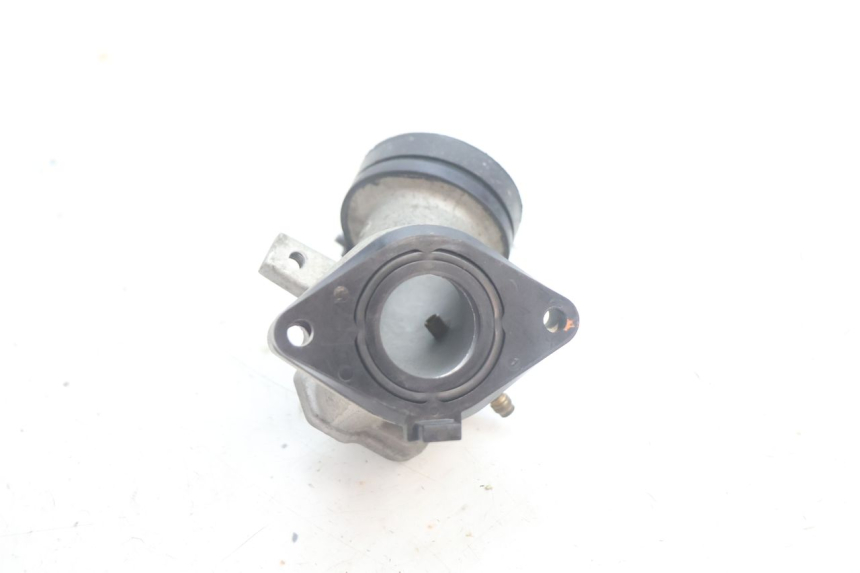 photo de COLLETTORE ASPIRAZIONE YAMAHA X-MAX XMAX 125 (2010 - 2013) - Dettagli dei punti di fissaggio