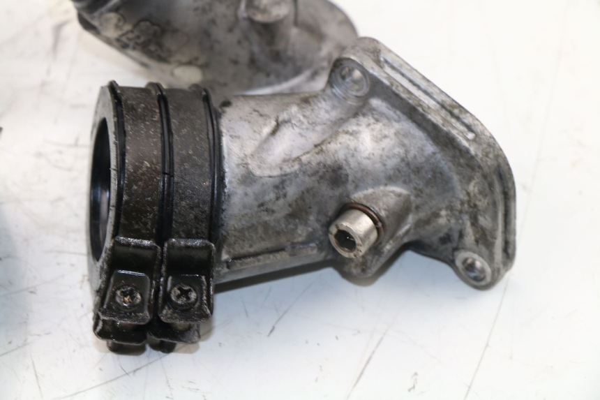 photo de Collettore di aspirazione YAMAHA XJS DIVERSION 600 (1997 - 1999) - Altra vista dell'articolo