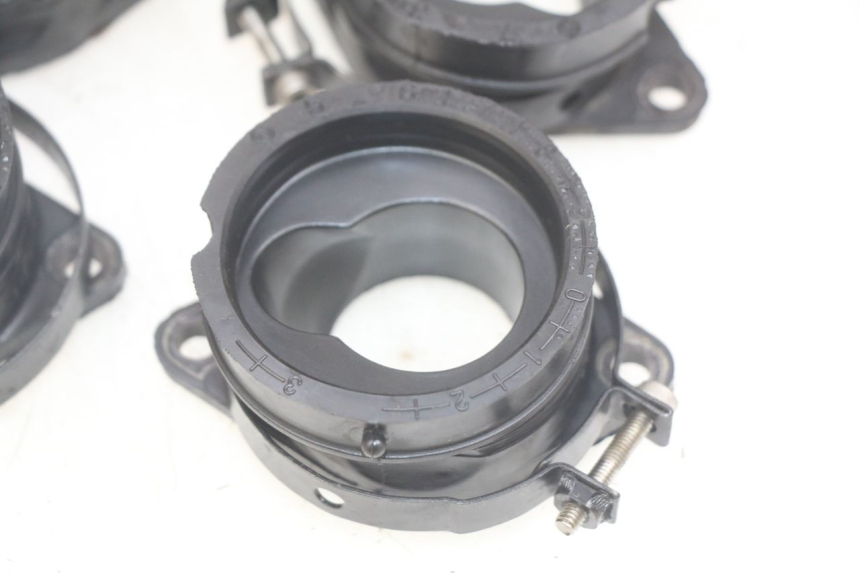 photo de COLLETTORE DI ASPIRAZIONE KAWASAKI Z 750 (2007 - 2013) - Dettagli dei punti di fissaggio