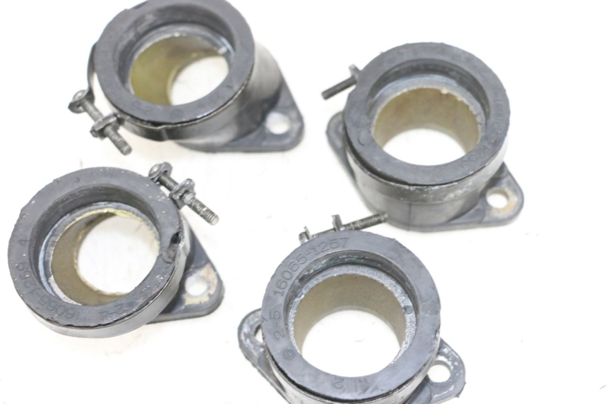 photo de COLLETTORE ASPIRAZIONE KAWASAKI ZR 7 750 (1999 - 2004) - Primo piano tecnico