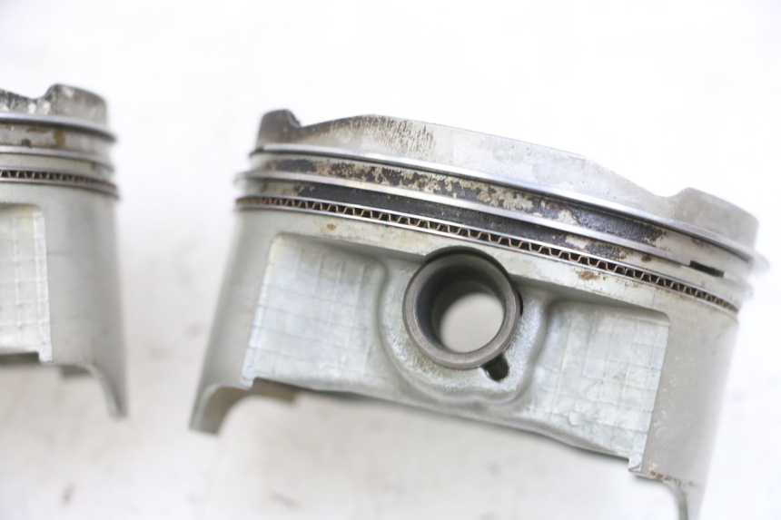 photo de PISTONE  SUZUKI BURGMAN EXECUTIVE ABS 650 (2006 - 2012) - Dettagli dei punti di fissaggio