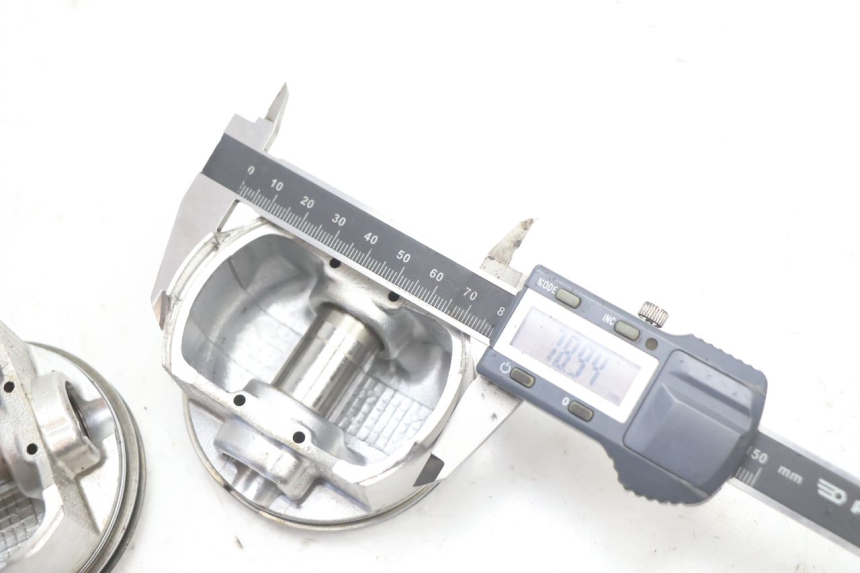 photo de PISTONE  SUZUKI GSF N BANDIT 1200 (2001 - 2005) - Ispezione visiva dettagliata