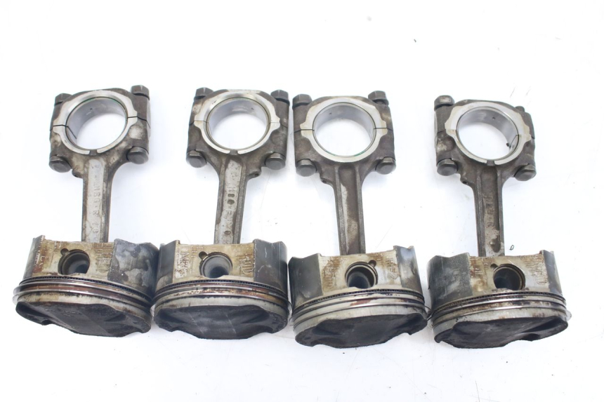 photo de PISTONE HONDA VFR FI RC46 800 (1998 - 2001) - Primo piano tecnico