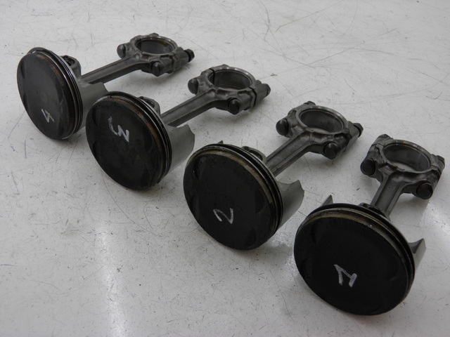 photo de Pistone YAMAHA FJR 1300 (2004 - 2005) - Primo piano tecnico