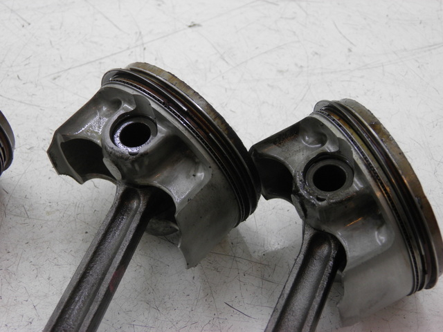 photo de Pistone YAMAHA FJR 1300 (2004 - 2005) - Stato della superficie e materiale