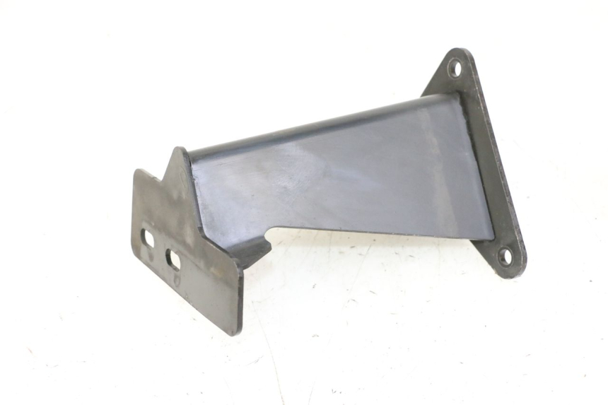 photo de PEDANA POSTERIORE DESTRA SUPPORTO QUADRO 4 4D 350 (2015 - 2018) - Altra angolazione