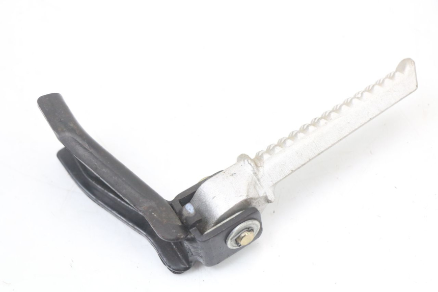 photo de PIASTRA PEDANA POSTERIORE DESTRA DAELIM A-FOUR 2T 50 (2005 - 2012) - Altra angolazione