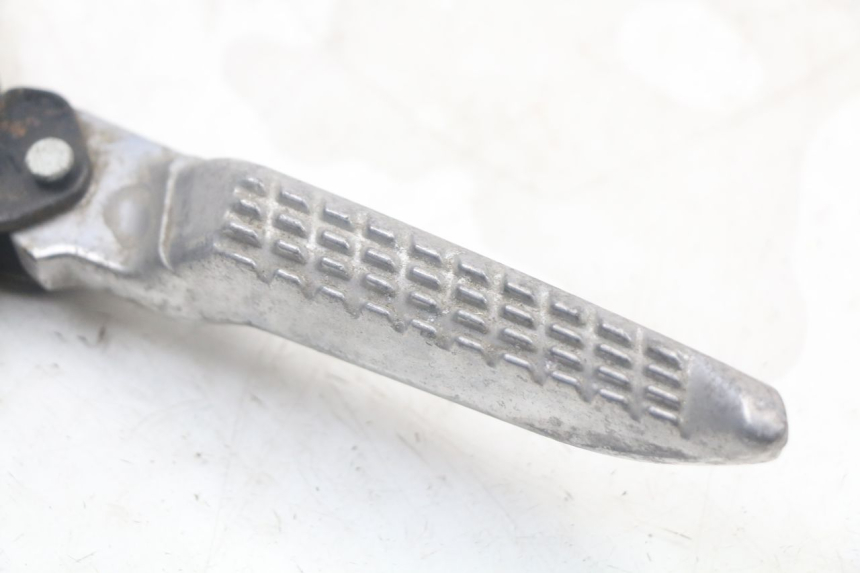 photo de PIASTRA PEDANA POSTERIORE DESTRA JONWAY AZTRAL 125 (2008 - 2017) - Altra angolazione