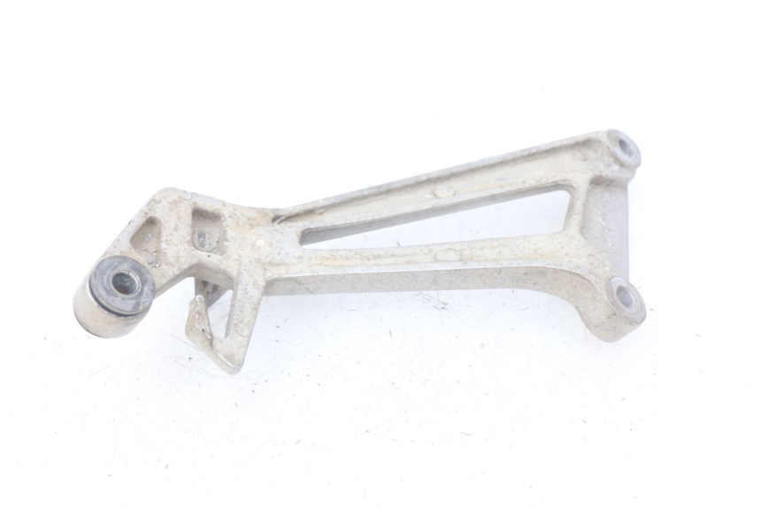 photo de Piastra poggiapiedi posteriore destro HONDA CBR R 125 (2003 - 2006) - Dettaglio del componente