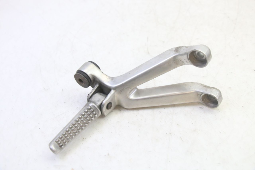photo de PEDANA POSTERIORE DESTRA SUPPORTO HONDA CBR RR FIREBLADE 900 (1992 - 1994) - Zoom sullo stato d'uso
