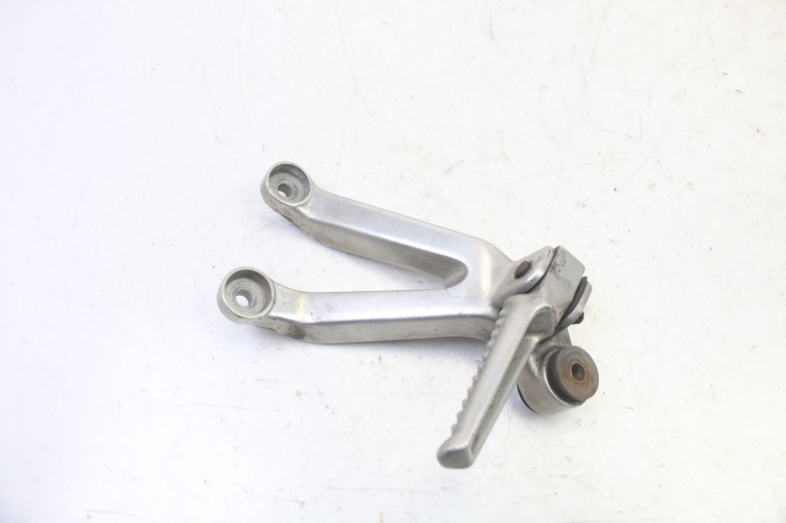 photo de PEDANA POSTERIORE DESTRA SUPPORTO HONDA CBR RR FIREBLADE 900 (1992 - 1994) - Altra angolazione