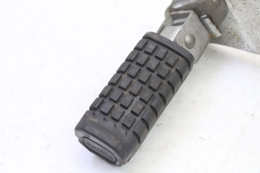 photo de PEDANA POSTERIORE DESTRA SUPPORTO APRILIA CLASSIC 125 (1995 - 2001) - Altra angolazione