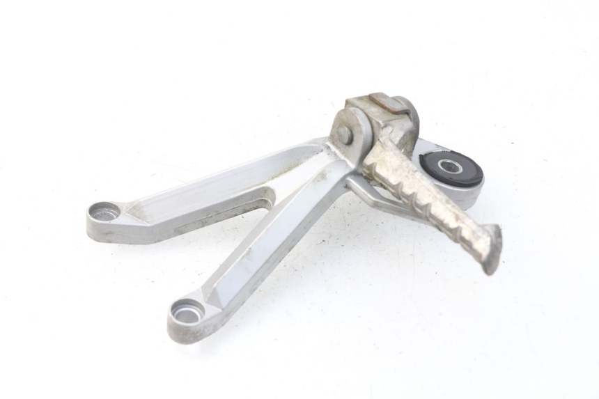 photo de PIASTRA PEDANA POSTERIORE DESTRA HYOSUNG COMET GTR 125 (2007 - 2014) - Zoom sullo stato d'uso