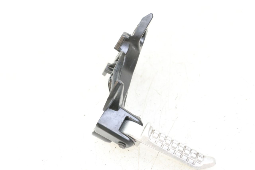 photo de PEDANA POSTERIORE DESTRA SUPPORTO EBROH BRAVO GLE 1 (2020 - 2024) - Dettaglio del componente