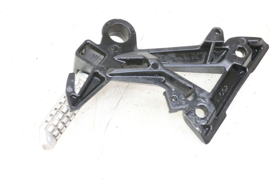 photo de PEDANA POSTERIORE DESTRA SUPPORTO EBROH BRAVO GLE 1 (2020 - 2024) - Zoom sullo stato d'uso