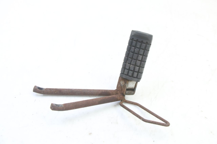 photo de PEDANA POSTERIORE DESTRA SUPPORTO APRILIA ETX 125 (1998 - 2002) - Zoom sullo stato d'uso