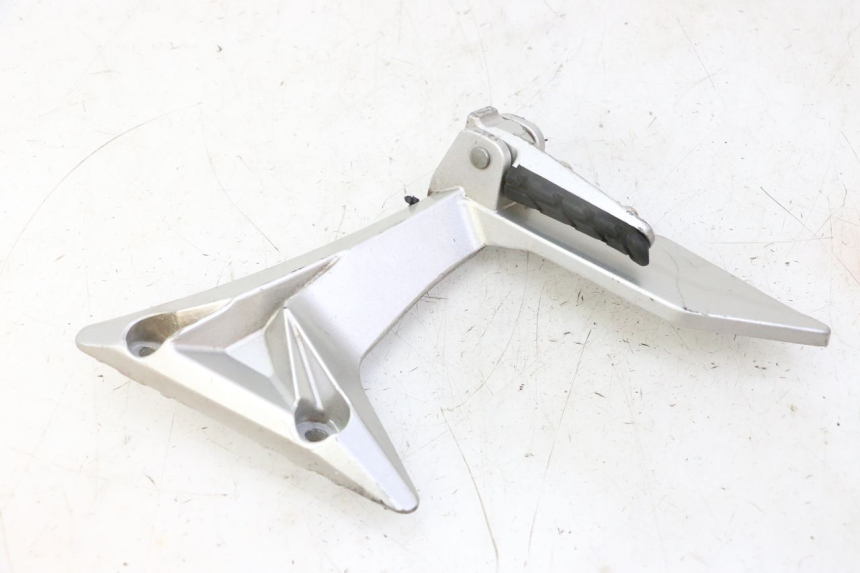 photo de PEDANA POSTERIORE DESTRA SUPPORTO STAHO FH 50 (2018 - 2019) - Dettagli dei punti di fissaggio