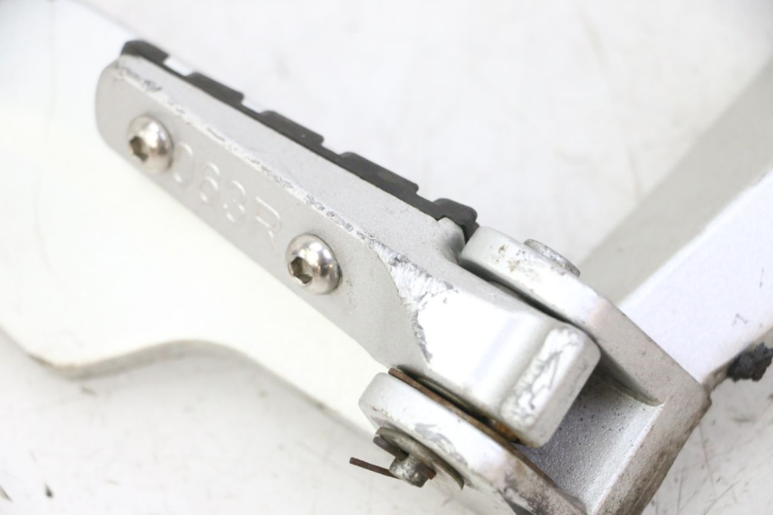 photo de PEDANA POSTERIORE DESTRA SUPPORTO STAHO FH 50 (2018 - 2019) - Stato della superficie e materiale