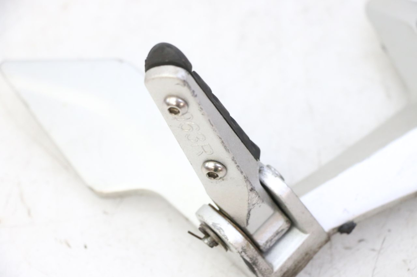 photo de PEDANA POSTERIORE DESTRA SUPPORTO STAHO FH 50 (2018 - 2019) - Ricambio usato controllato