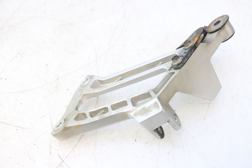 photo de PEDANA POSTERIORE DESTRA SUPPORTO YAMAHA FJR 1300 (2001 - 2005) - Altra angolazione