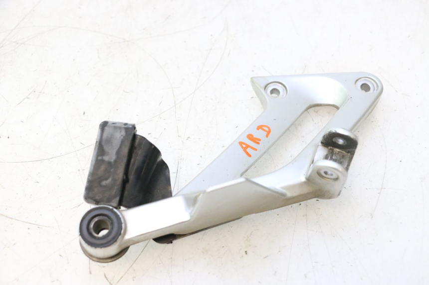 photo de PEDANA POSTERIORE DESTRA SUPPORTO YAMAHA FJR 1300 (2001 - 2005) - Vista d'insieme del prodotto