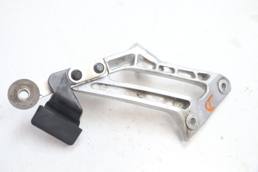photo de PEDANA POSTERIORE DESTRA SUPPORTO YAMAHA FJR 1300 (2001 - 2005) - Primo piano tecnico
