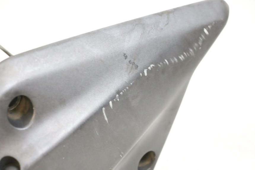 photo de PEDANA POSTERIORE DESTRA SUPPORTO HONDA FJS SILVER WING SILVERWING 400 (2005 - 2008) - Stato della superficie e materiale