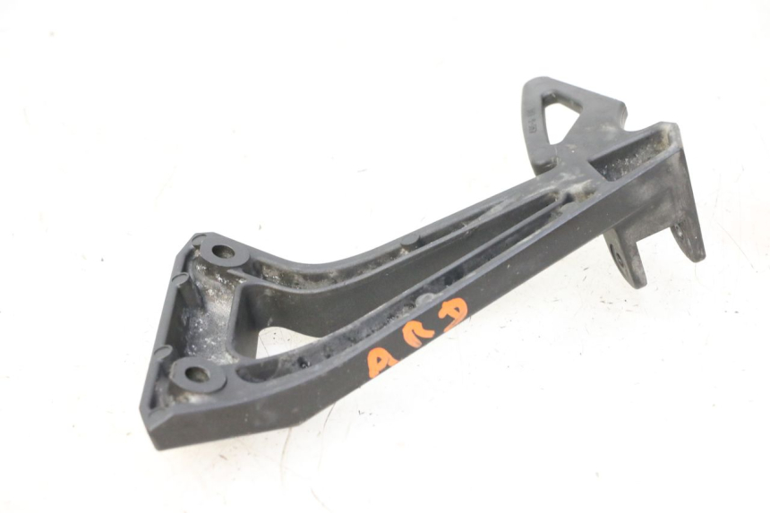 photo de PEDANA POSTERIORE DESTRA SUPPORTO YAMAHA FZ6 FAZER S2 600 (2007 - 2011) - Dettaglio del componente